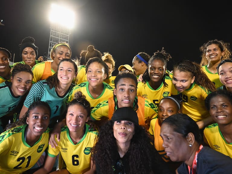 Selección Jamaica Femenil con Cedella Marley