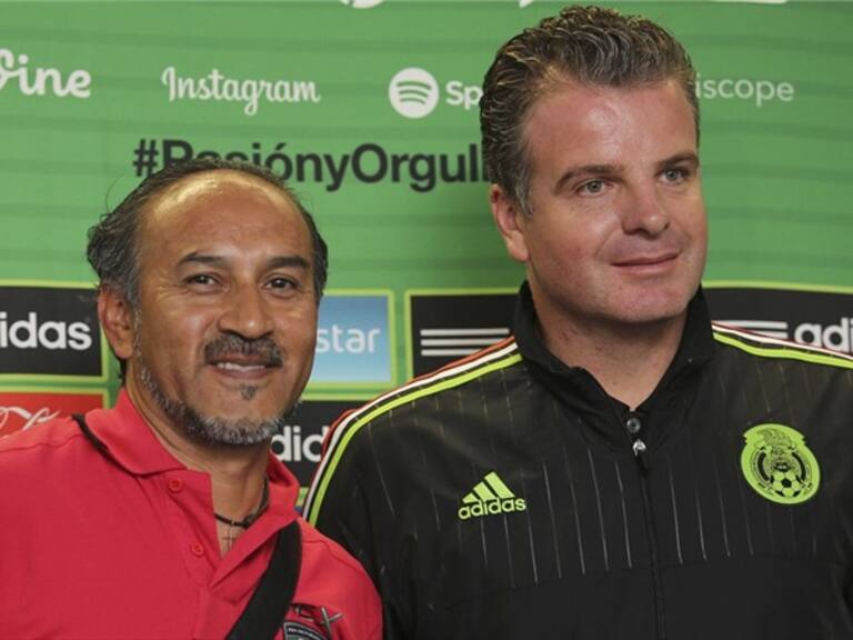 Dennis Te Kloese junto a Raúl Gutiérrez. Foto: Getty Images