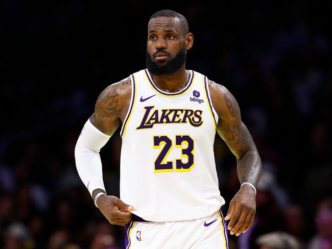 LeBron renueva con los Lakers con acuerdo millonario