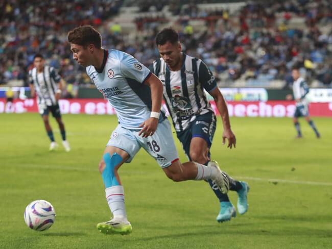 Pachuca hunde a Cruz Azul, tras ganar por la mínima en casa