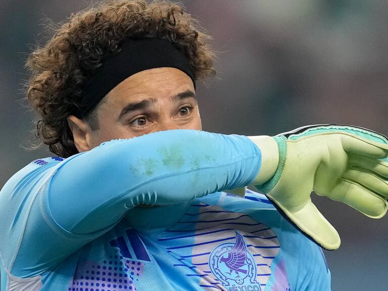 Memo Ochoa cumple un mes sin jugar en Italia y está cerca de su tercer descenso