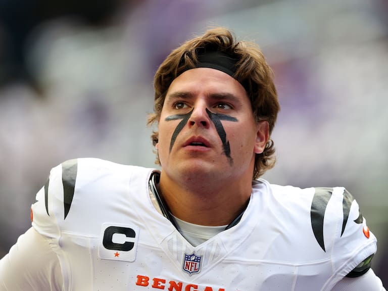 Baltimore Ravens cancela cambio de Maxx Crosby y firma a Trey Hendrickson por millonario contrato