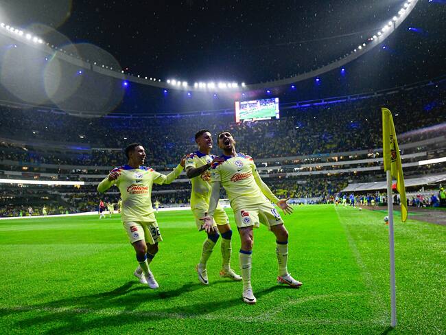 Las Águilas del América vuelan y golean a Chivas en el Clásico Nacional 250