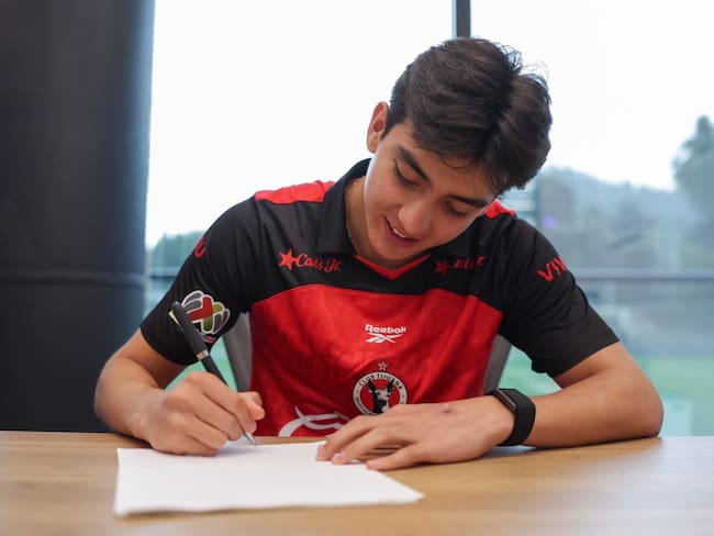 Gilberto Mora extiende su contrato con Xolos y usará el número 10