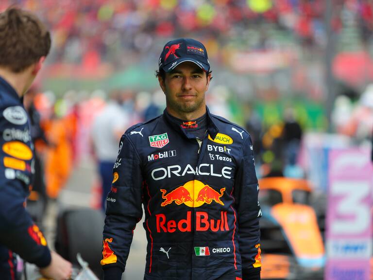 Sergio Perez of Mexico driving the (11) Oracle Red Bull Racing RB18 Red Bull RBPTH001 during the F1 Rolex Gran Premio Del Made in Italy e Dell'Emilia-Romagna on April 22-24, 2022 in Imola, Italy. (Photo by Alessio Morgese/NurPhoto via Getty Images)