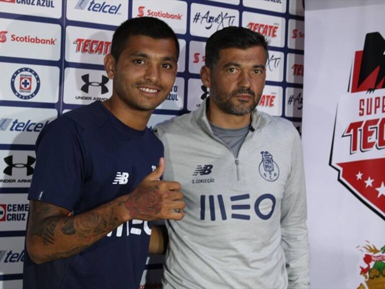 &quot;Tecatito&quot; Corona y Sergio Conceicao. Foto: Leonardo Arredondo