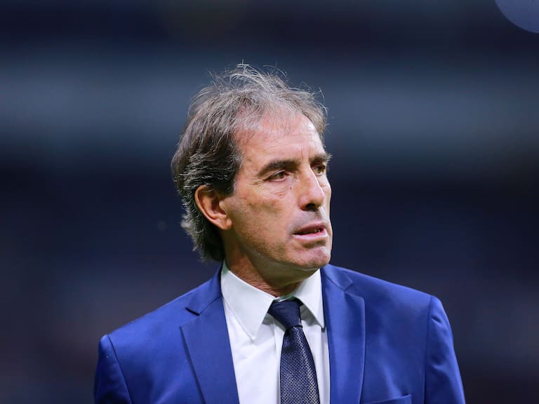 Guillermo Almada explota ante el no cambio de horario de Play In