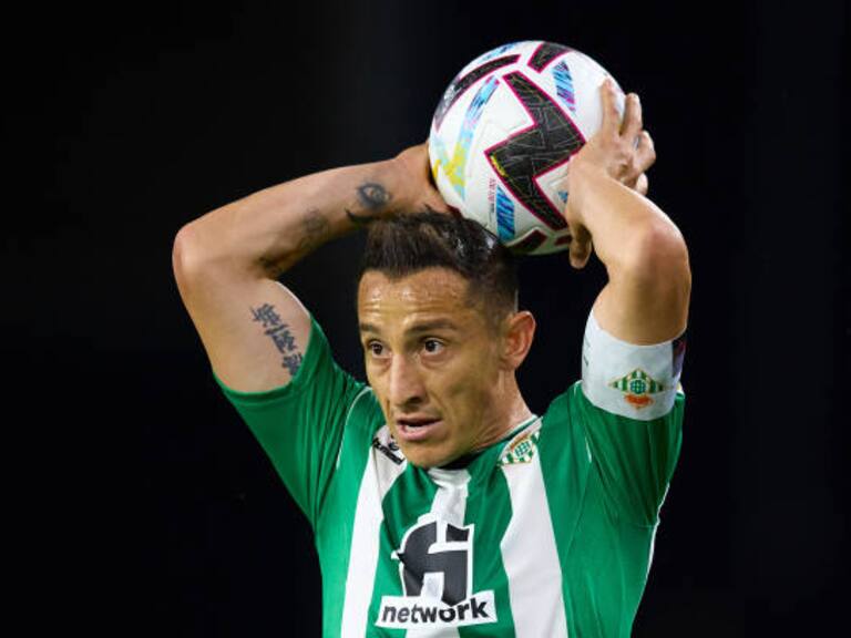 Andrés Guardado renuneva con el Betis por una temporada más