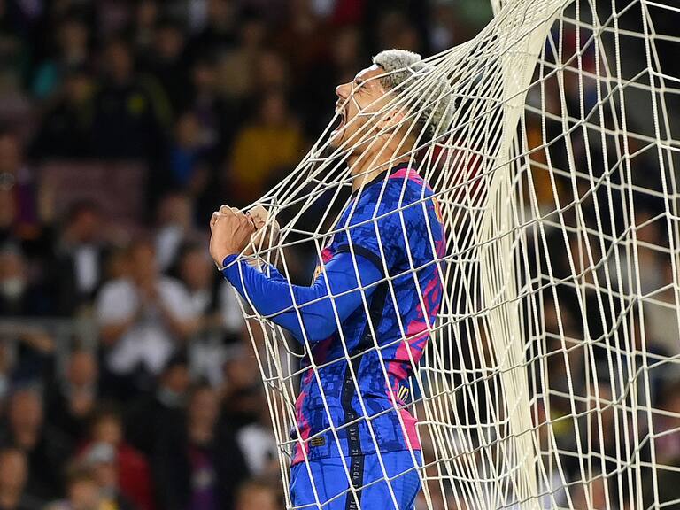 BARCELONA, SPAIN - APRIL 14: Ronald Araujo of FC Barcelona reacts during the UEFA Europa League Quarter Final Leg Two match between FC Barcelona and Eintracht Frankfurt at Camp Nou on April 14, 2022 in Barcelona, Spain. (Photo by David Ramos/Getty Images)