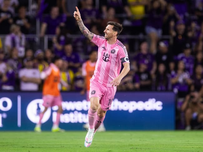 Messi acecha los 900 goles en su carrera; apunta al récord histórico de CR7 como el máximo goleador en activo