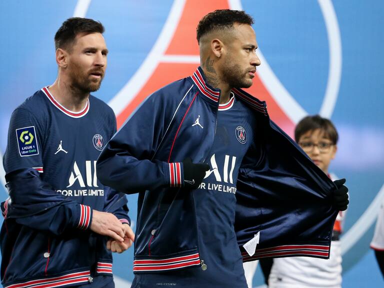 PARIS, FRANCE - APRIL 3: Neymar Jr, Lionel Messi (left) of PSG during the Ligue 1 Uber Eats match between Paris Saint Germain (PSG) and FC Lorient at Parc des Princes stadium on April 3, 2022 in Paris, France. (Photo by John Berry/Getty Images)