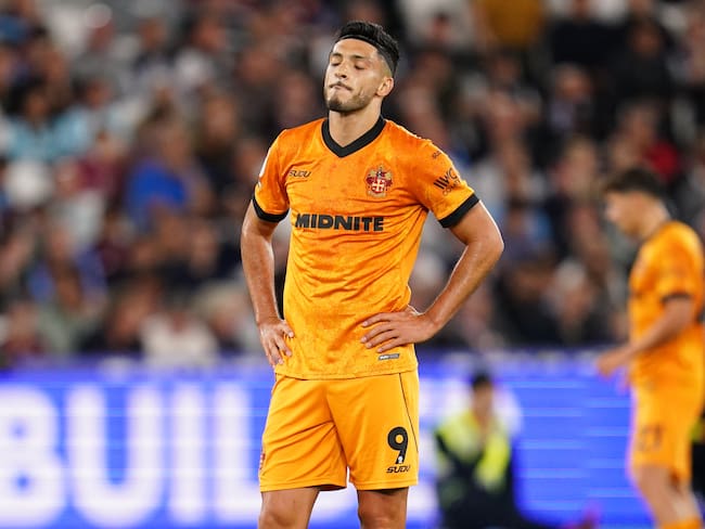 ¡Al quirófano! Raúl Jiménez será operado de la rodilla y causa baja con Wolves y la Selección Mexicana