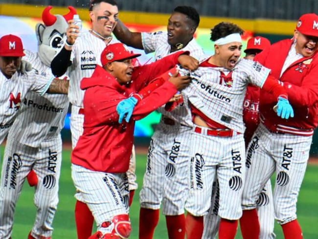 Diablos en extra innings se impone a Tigres en el segundo de la serie dentro de la Guerra de Guerras