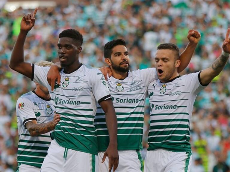 Santos Laguna mete goles fuera de la cancha. Foto: Getty Images