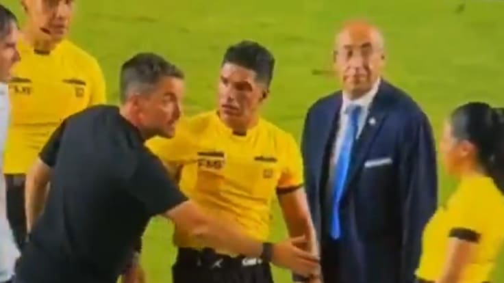 Karen Díaz niega saludo a Nicolás Larcamón tras reclamos del estratega | VIDEO