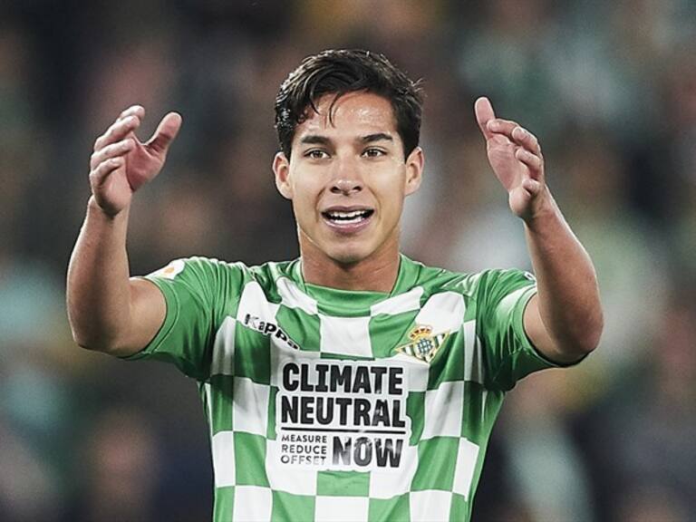 Diego Laínez en un juego con el Betis. Foto: Getty Images