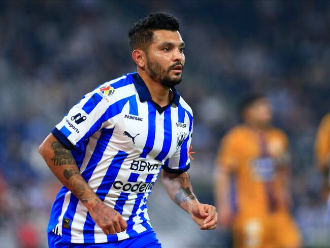 Tecatito Corona será sancionado, tras ser detenido por el alcoholímetro