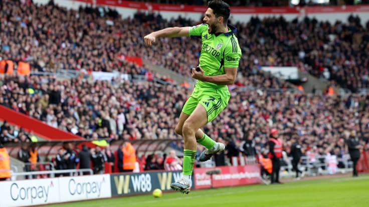 Raúl Jiménez firma doblete con el Fulham y levanta la mano rumbo al Mundial