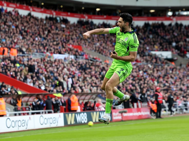 Raúl Jiménez firma doblete con el Fulham y levanta la mano rumbo al Mundial