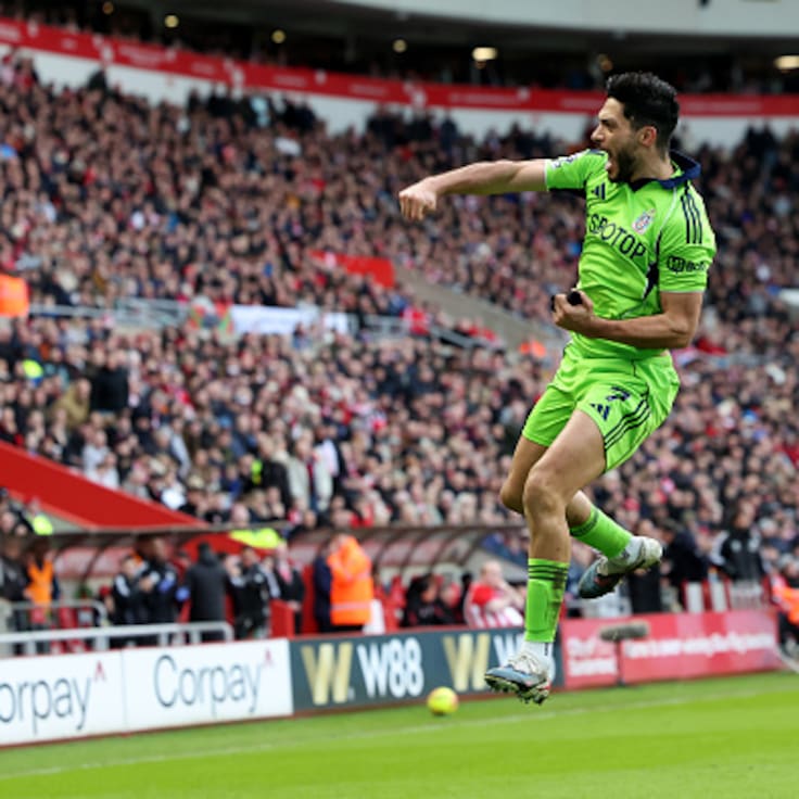 Raúl Jiménez firma doblete con el Fulham y levanta la mano rumbo al Mundial
