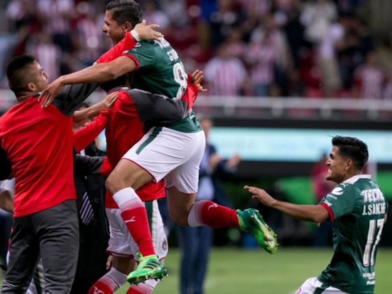 Jugadores de Chivas festejan gol. Foto: Getty Images