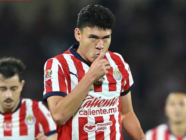 Chivas obtiene tanque de oxígeno y vence por la mínima a Pumas en el Olímpico Universitario