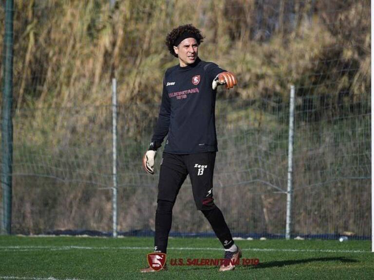 Guillermo Ochoa tiene primeros minutos con el Salernitana en amistoso