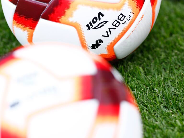 SAN LUIS POTOSI, MEXICO - APRIL 09: Detail of the official match balls prior the 13th round match between Atletico San Luis and Leon as part of the Torneo Grita Mexico C22 Liga MX at Estadio Alfonso Lastras on April 9, 2022 in San Luis Potosi, Mexico. (Photo by Leopoldo Smith/Getty Images)