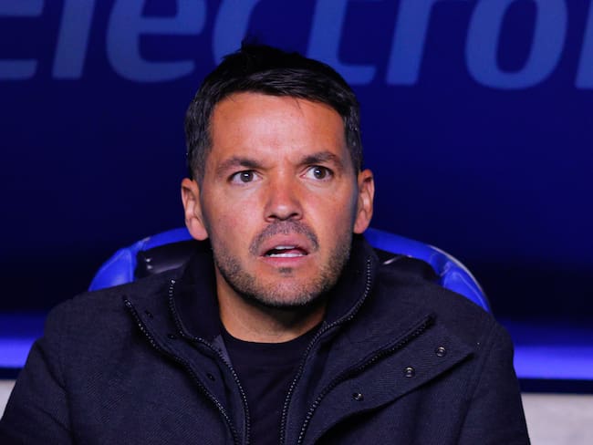 “Fuera Larcamón”: La afición de Cruz Azul pide la salida del técnico argentino tras quedar fuera en ConcaChampions