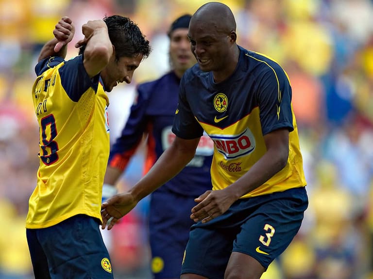 Aquivaldo y Reyna protagonizaron un escándalo