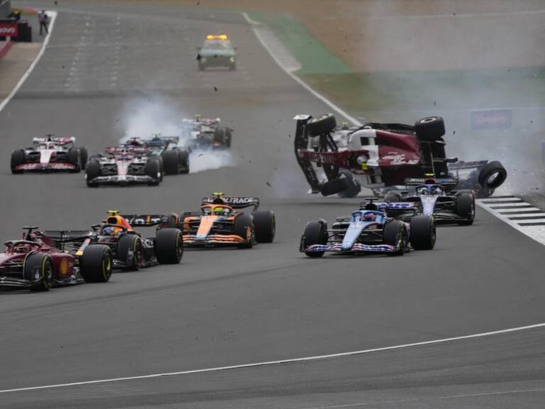 Guanyu Zhou salió volando en la largada del GP de Gran Bretaña