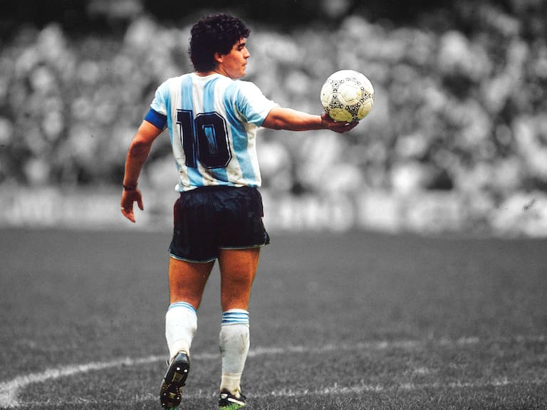 Diego Armando Maradona jugó borracho un partido en México