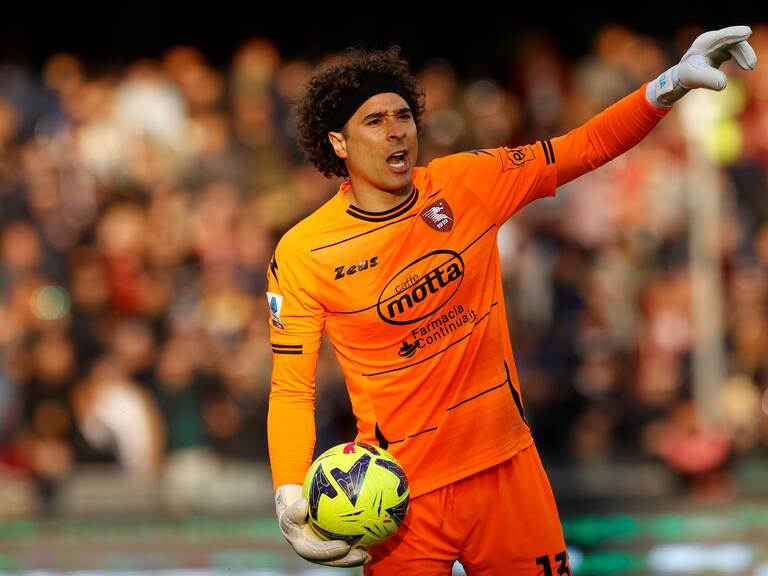 Guillermo Ochoa no pudo evitar la derrota del Salernitana