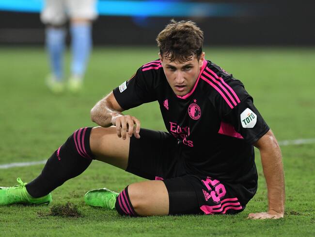 Capitán del Feyenoord explota contra Santiago Giménez: