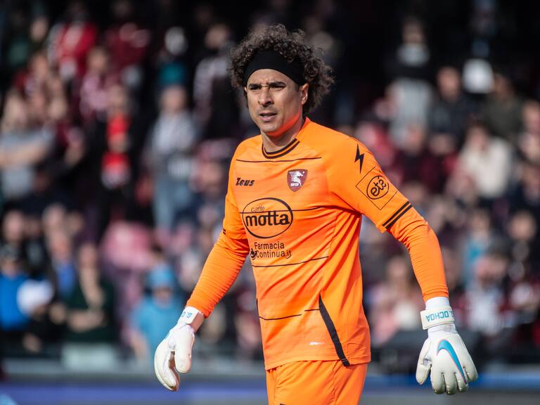 Guillermo Ochoa con el Salernitana