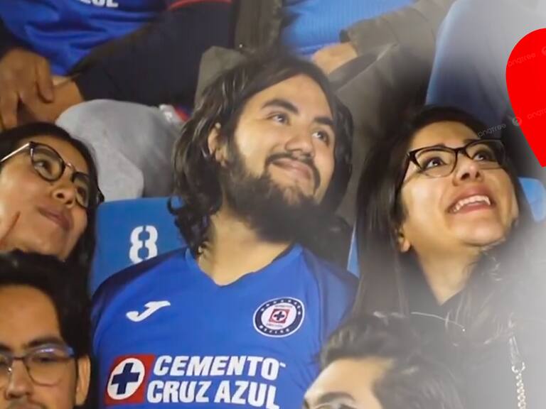 Captan supuesta infidelidad en juego de Cruz Azul