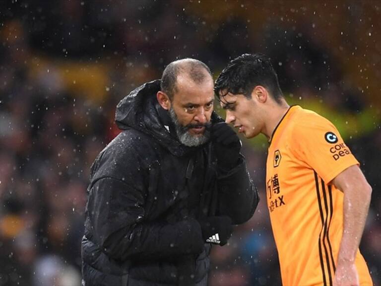Raúl Jiménez y Nuno Espírito Santo. Foto: Getty Images