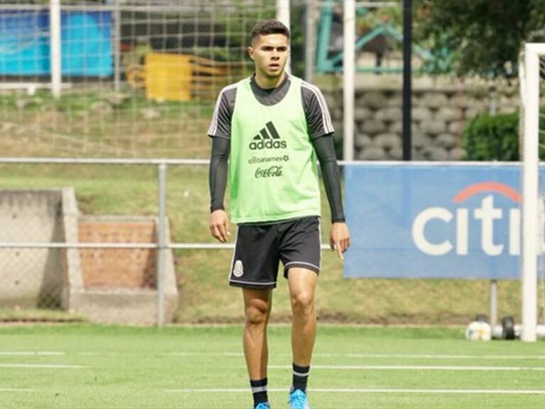 Alan Medina durante el entrenamiento de la Selección Mexicana. Foto: Twitter @miseleccionmx