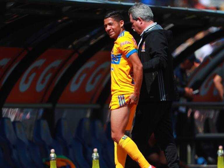 Javier Aquino salió lesionado frente a Pumas. Foto: Getty Images