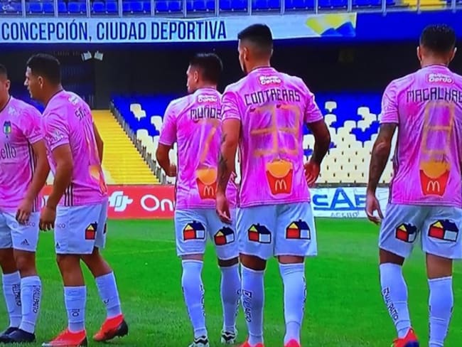 Equipo de futbol chileno usa papas fritas con número