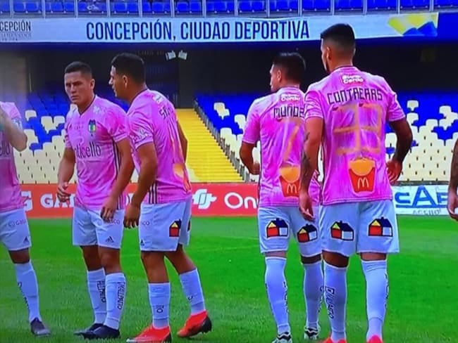 Equipo de futbol chileno usa papas fritas con número