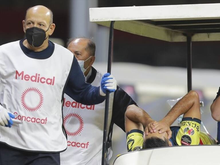 Lesión de Chucho López América. Foto: Mexsport