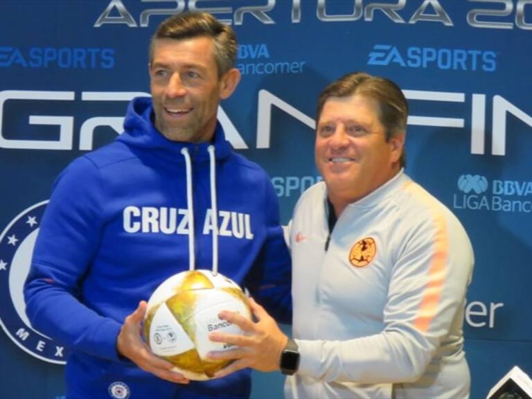 Cara a cara, Miguel Herrera vs Pedro Caixinha. Foto: W Deportes