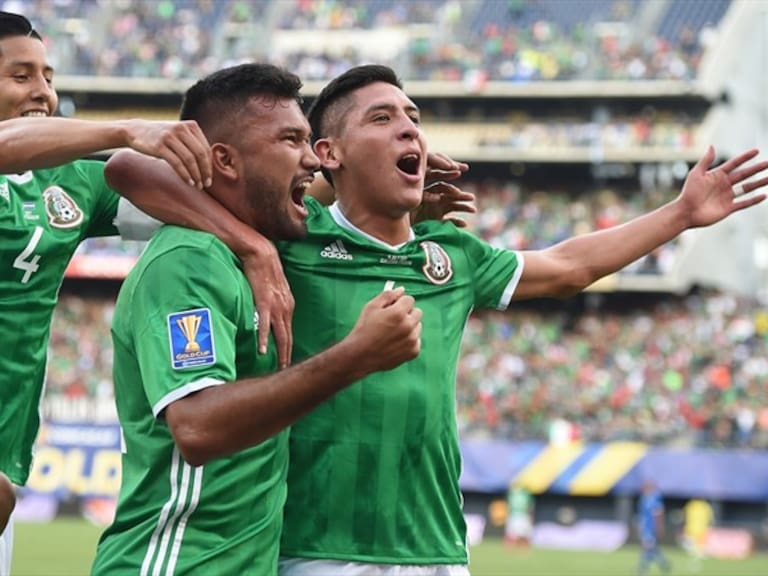 Hedgardo Marín celebrando su gol junto a Edson Álvarez. Foto: Getty Images