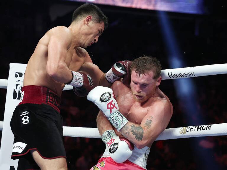 Bivol sorprendió al mundo y derrotó a Canelo Álvarez el sábado en Las Vegas