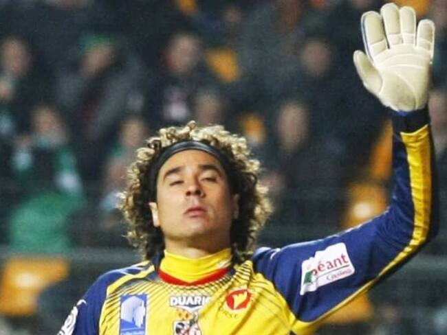 Ajaccio lanza playera edición especial de Memo Ochoa: ¿Cuánto cuesta y dónde comprarla?