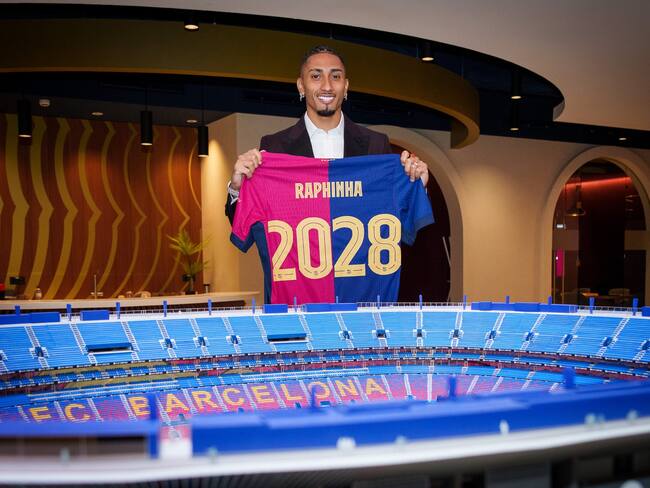 Raphinha renueva contrato con el Barcelona hasta 2028