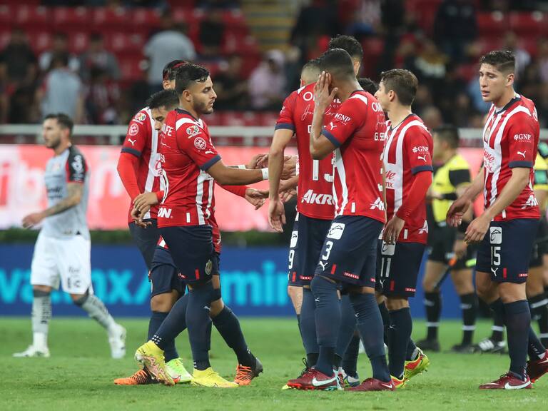 Chivas empató ante el Atlas en la cancha del estadio Akron