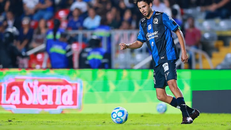 ¿Qué le pasó a Diego Reyes? Alarmas encendidas en Gallos Blancos tras aparatoso golpe y traslado al hospital