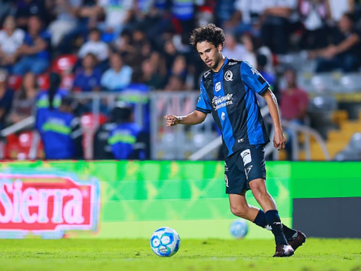 ¿Qué le pasó a Diego Reyes? Alarmas encendidas en Gallos Blancos tras aparatoso golpe y traslado al hospital